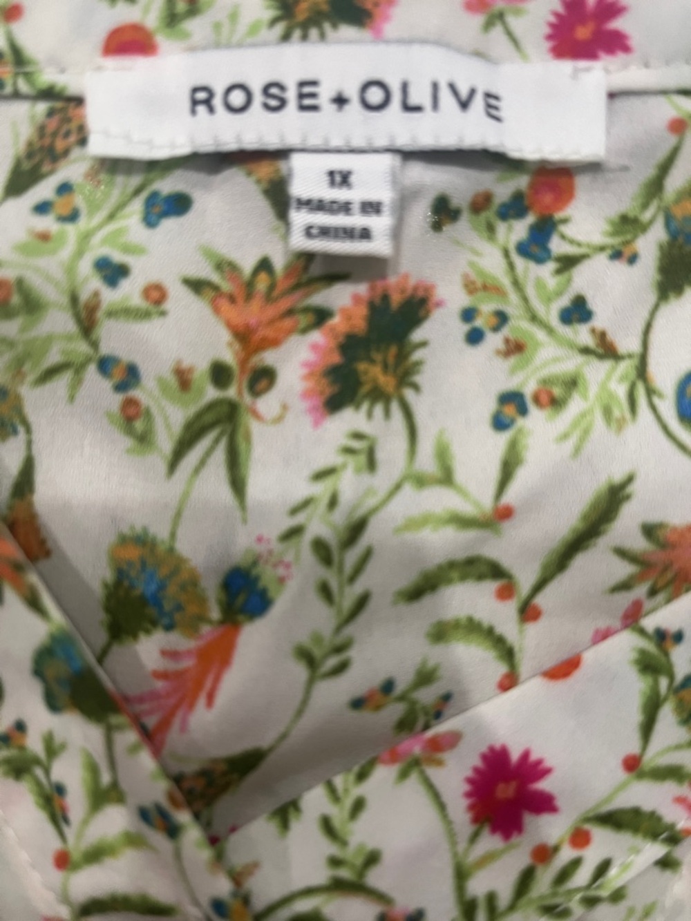Rose + Olive Floral Cream Color Pintuck Short-Sleeve Women's Top - Size 1X - Picture 3 of 3